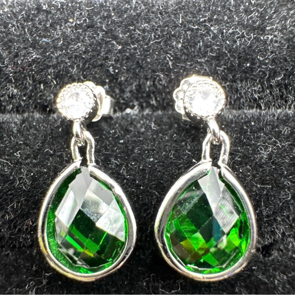 Ryze Party .925 Elegant Green and Sterling Silver Drop Earrings